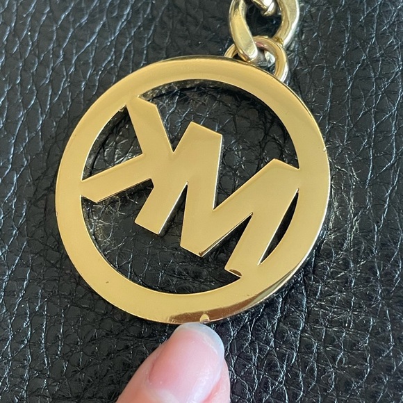 🔥Michael Kors | Hammered Leather Tote With Gold-Tone Metal Chain Handles - Picture 16 of 16